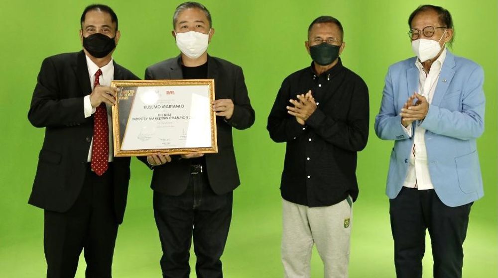 Kusumo Martanto, CEO dan Co-Founder Blibli raih penghargaan the Best Industry Marketing Champion 2021 dalam ajang Marketeer of the Year 2021.jpeg