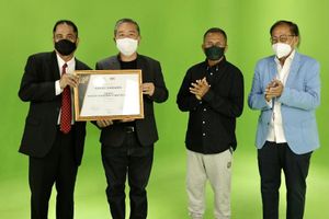Kusumo Martanto, CEO dan Co-Founder Blibli raih penghargaan the Best Industry Marketing Champion 2021 dalam ajang Marketeer of the Year 2021.jpeg