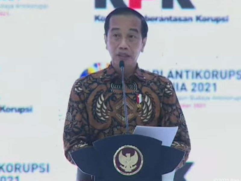 Presiden Joko Widodo memberikan sambutan dalam peringatan Hari Antikorupsi Sedunia 2021, Kamis, 9 Desember 2021.