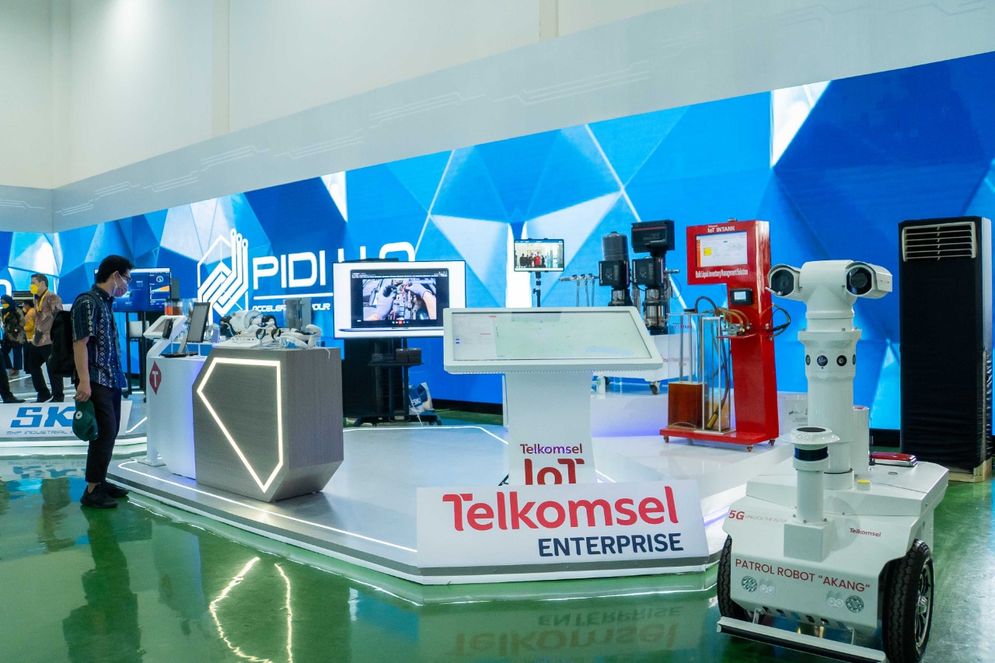 Telkomsel menghadirkan 5G Experience Center dan beragam solusi teknologi telekomunikasi digital terdepan. 