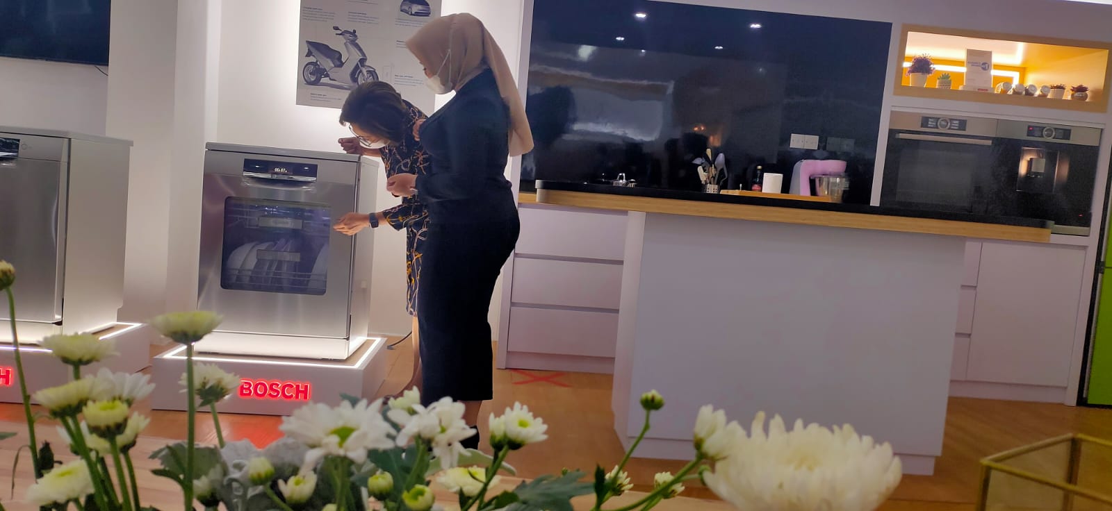 Bosch Branch Office Experiential and Innovation Center Surabaya penuh dengan alat-alat yang berbasis IoT.