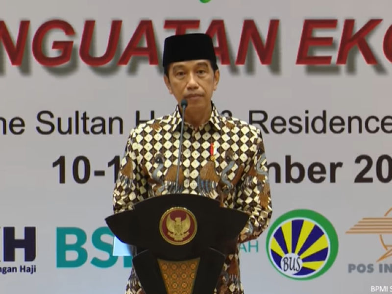 Presiden Joko Widodo memberikan sambutan dalam Kongres Ekonomi Umat Ke-2 Majelis Ulama Indonesia (MUI) Tahun 2021.