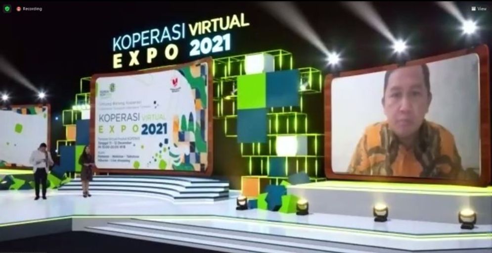 Ajang ini merupakan event pameran Virtual Produk Koperasi 2021 diselenggarakan dengan berbagai rangkaian acara di antaranya live shopping, webinar, hingga talk show menarik.