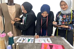 Tim Mybamus Mendesain Produk Baru.jpeg