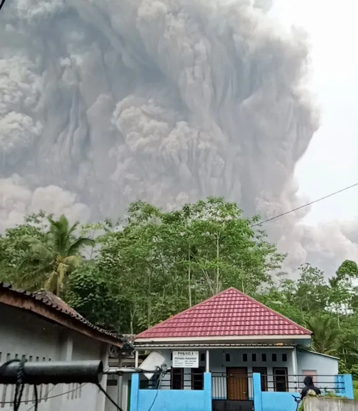 Kenapa Erupsi Semeru Picu Aktivitas Gunung Berapi Lain? Ini Kata Pakar UNS