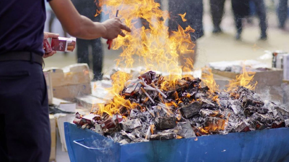 Tidak Main-main, Bea Cukai Musnahkan Jutaan Batang Rokok Ilegal Bernilai Miliaran Rupiah.jpg