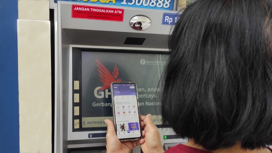 Pengguna OVO dapat menarik saldo OVO Cash di lebih dari 17 ribu ATM BCA dengan jumlah minimal penarikan sebesar Rp50.000 dan maksimal Rp10.000.000 per hari
