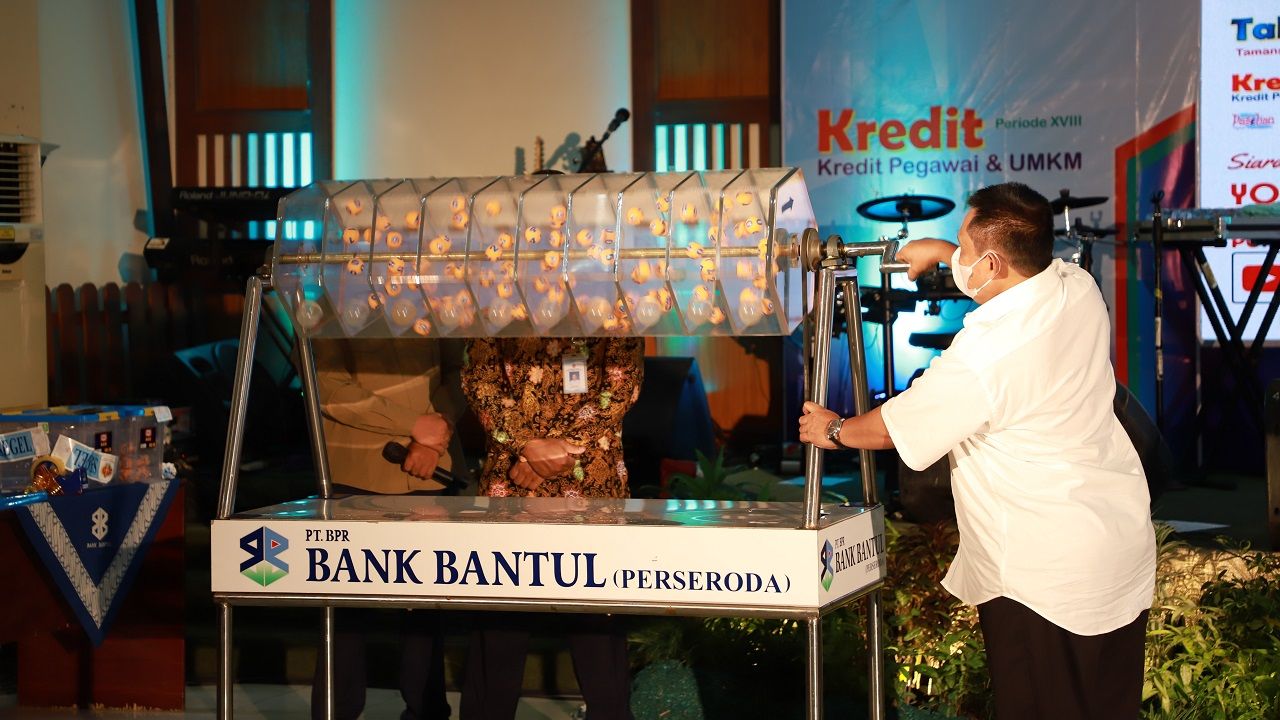 Proses pengundian berhadiah dari PT BPR Bank Bantul (Perseroda), Rabu (15/12/2021).