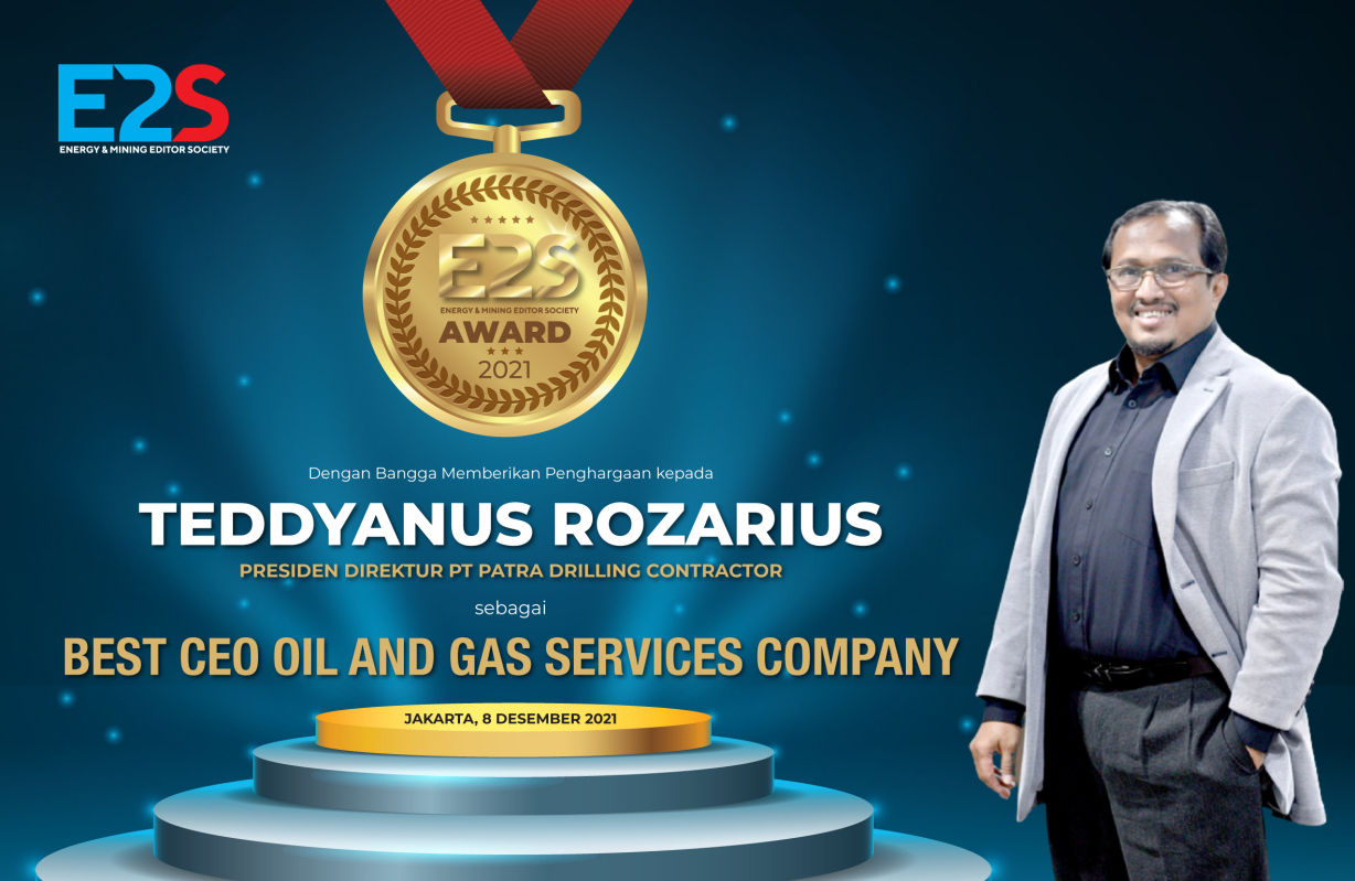 Energy and Mining Editor Society (E2S) memberikan penghargaan kepada Direktur Utama PDC, Teddyanus Rozarius sebagai Best CEO Oil and Gas Services Company dalam ajang E2S Award 2021