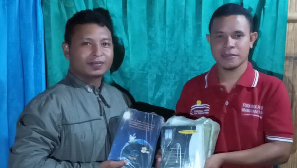 Lagi, Forkoma PMKRI Matim Beri Bantun Buku, Kali Ini  untuk SDI Ndangi di Elar Selatan