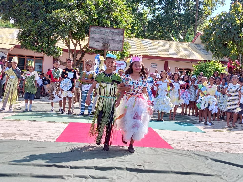 Fashion Show, salah satu kegiatan dalam rangkaian 'Show Break Semester' TA 2021-2022 di SMPK Marsudirini Detusoko.