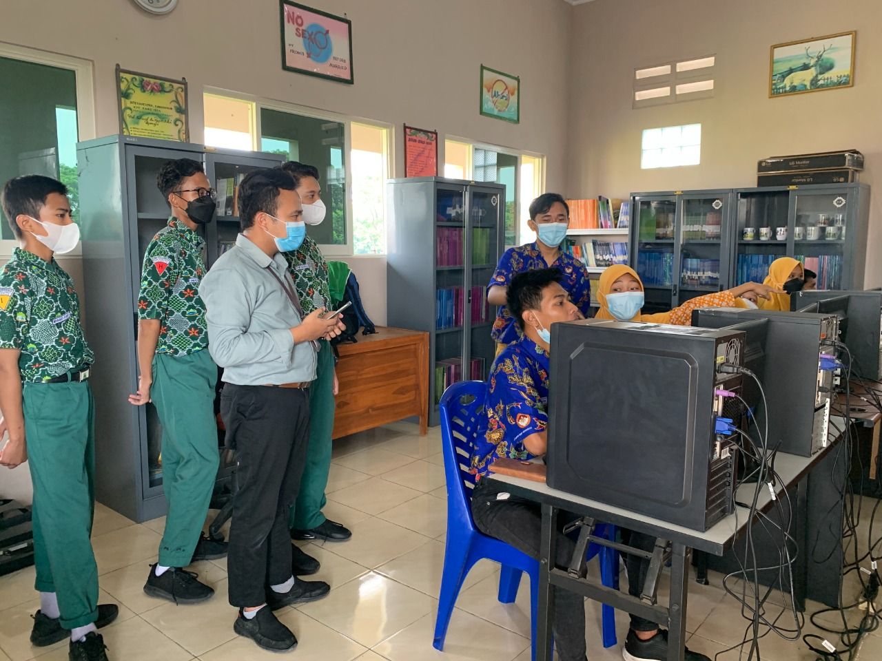 Wisudawan UB Damping Murid SMP Bumi Sholawat Kembangkan Aplikasi E-Syarat