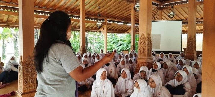 SMPPT Azzayadiy Sosialisasikan Perlunya Jaga Kesehatan Reproduksi 