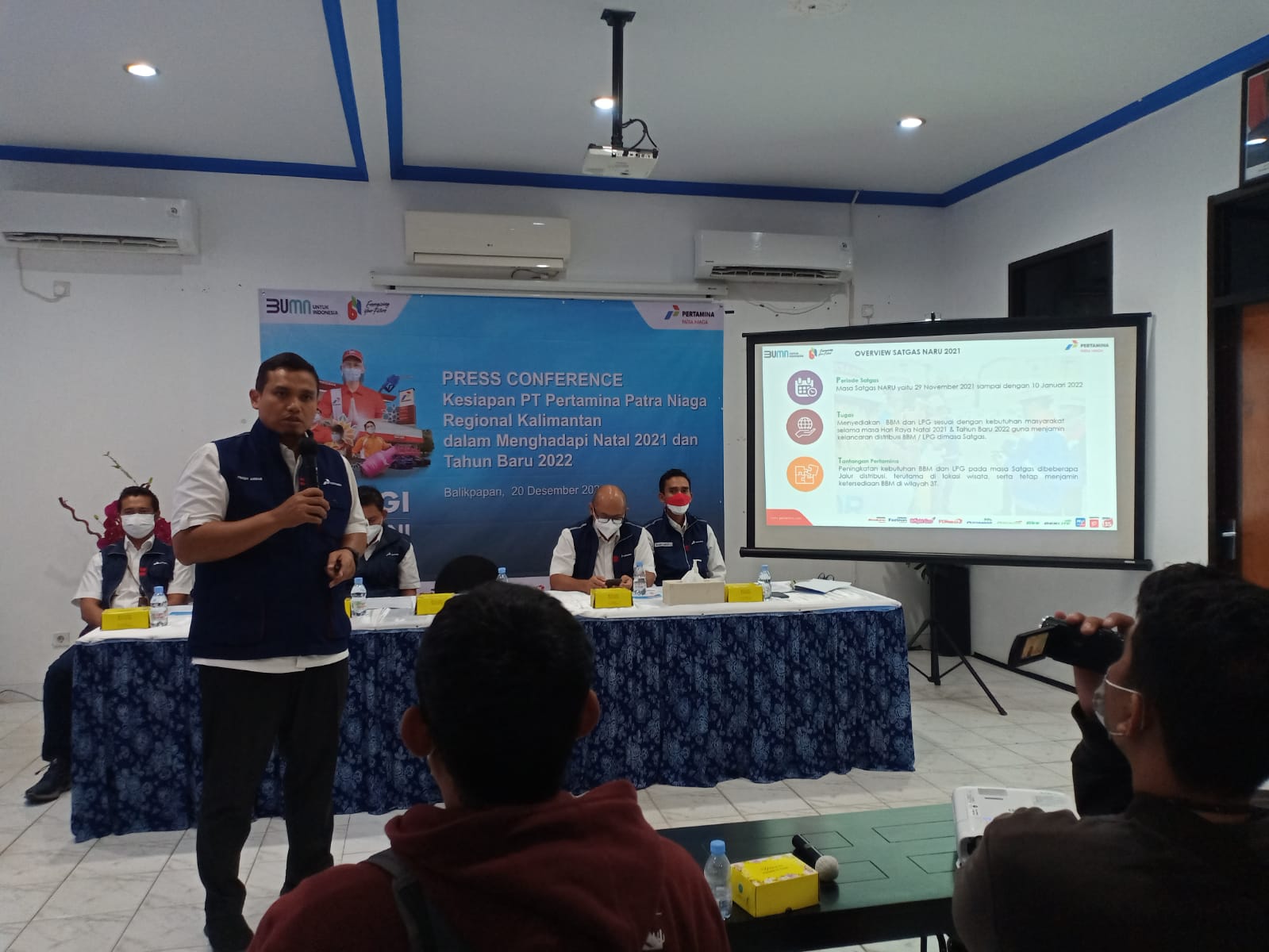 Executive General Manager Pertamina Patra Niaga Regional Kalimantan, Freddy Anwar saat menjelaskan distribusi BBM selama Nataru, Senin (20/12/2021)