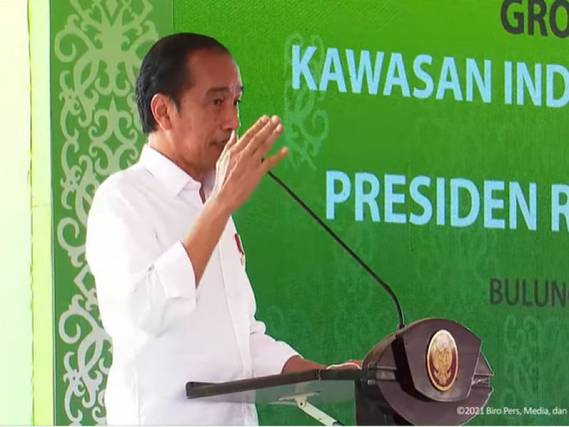 Presiden Joko Widodo melakukan groundbreaking pembangunan Kawasan Industrial Park Indonesia (KIPI) di Kabupaten Bulungan, Kalimantan Utara (Kaltara), Selasa, 21 Desember 2021.