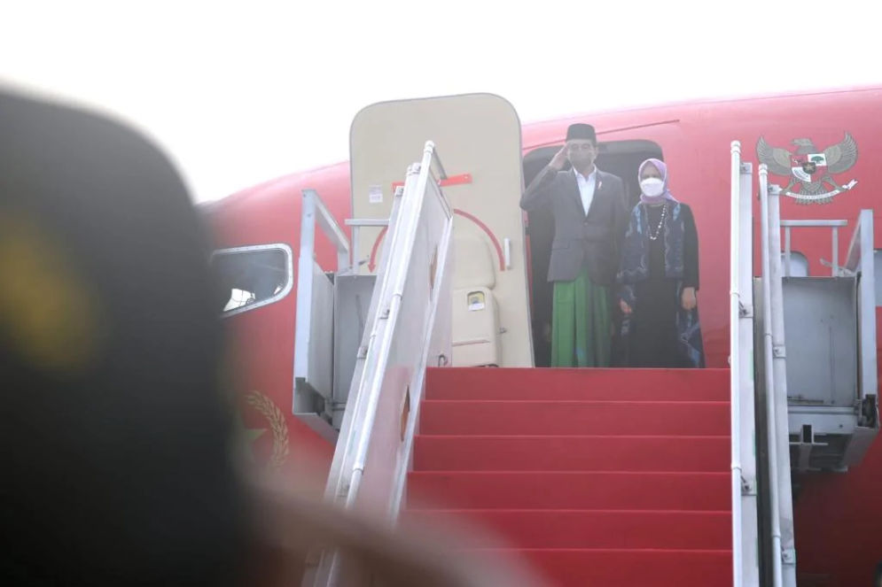 Presiden Jokowi dan Ibu Iriana bertolak ke Lampung