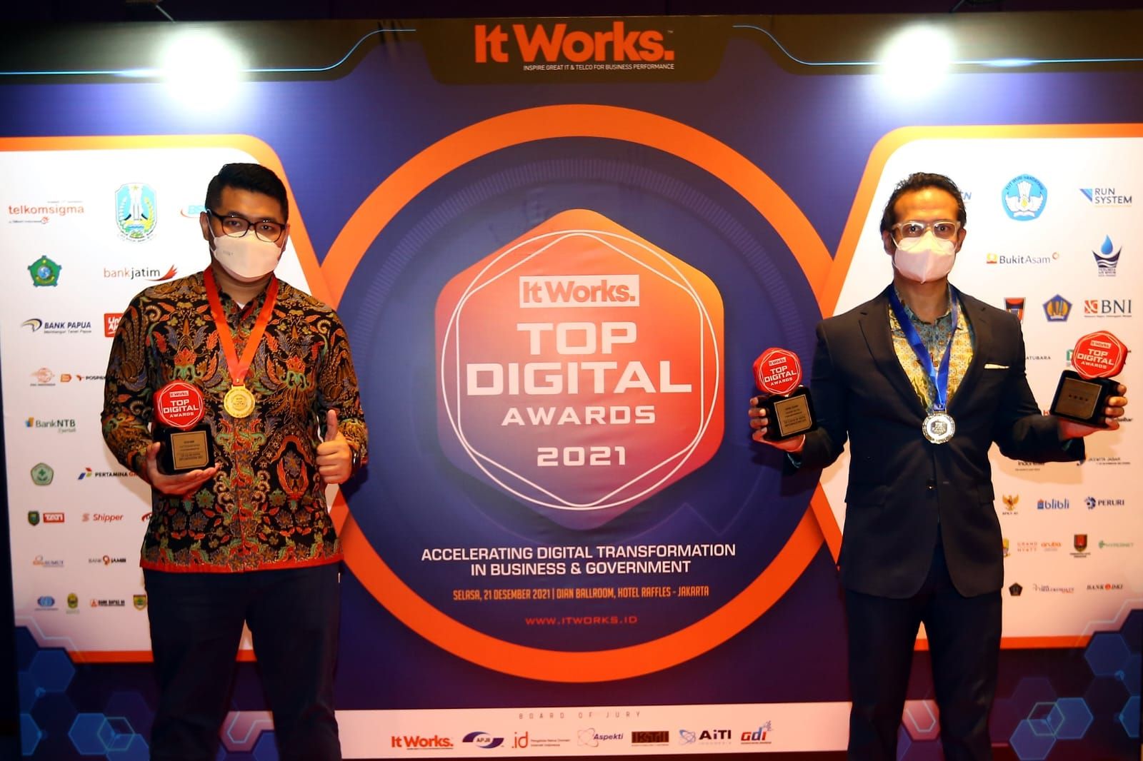 Amar Bank mendapatkan penghargaan Top DIgital Awards