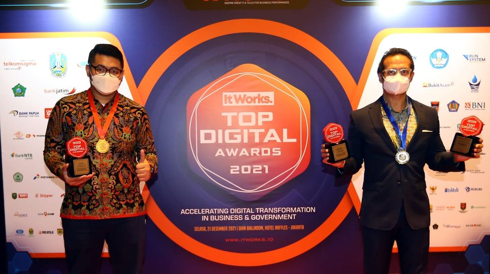 Amar Bank mendapatkan penghargaan Top DIgital Awards