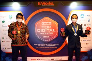Amar Bank mendapatkan penghargaan Top DIgital Awards