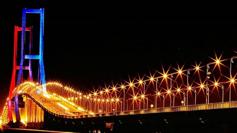 Suramadu Khofifah.jpg