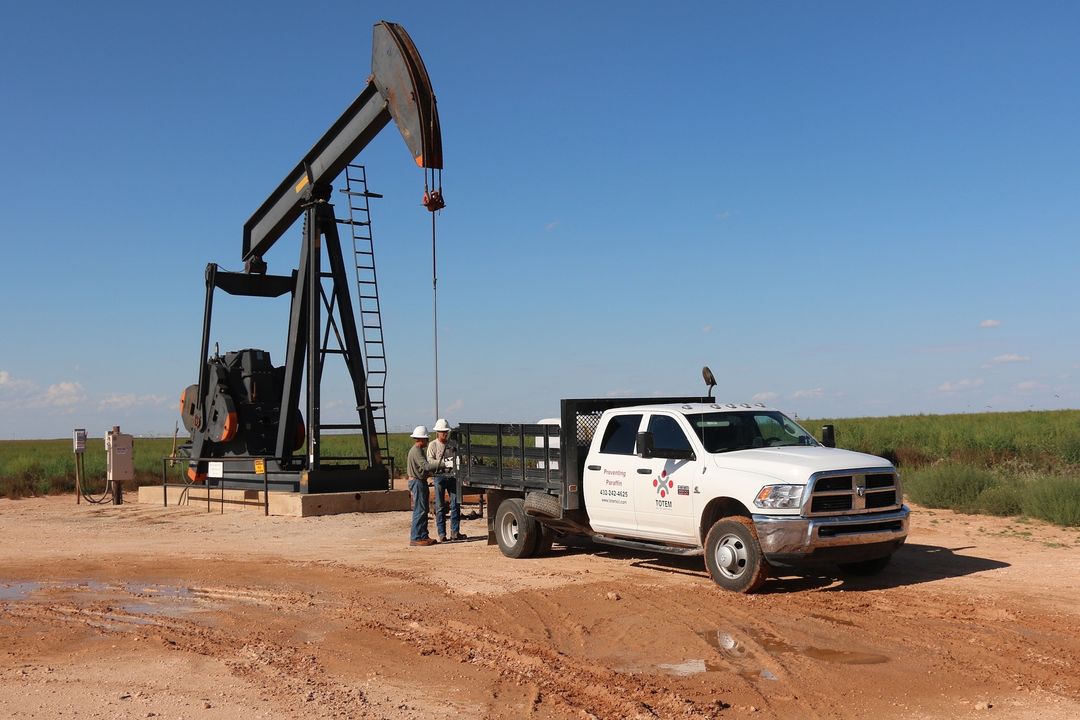 oil-well-g2dc418d8f_1920.jpg