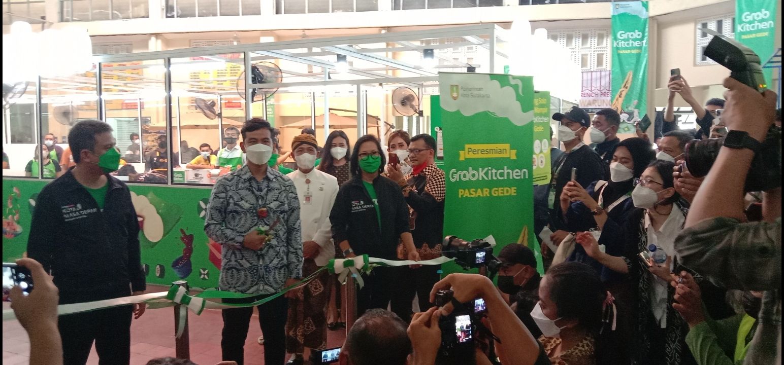 Peresmian grabkithcen di pasar gede solo oleh Walikota Gibran 
