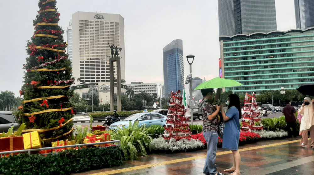Ornamen Natal Hiasi Jakarta .jpg