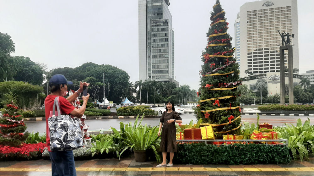 Ornamen Natal Hiasi Jakarta .jpg