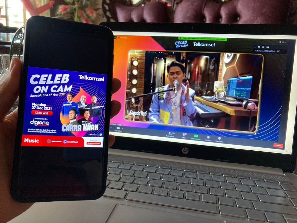 Telkomsel Gelar Celeb on Cam Spesial Akhir Tahun 2021 Bersama Cakra Khan Hadirkan Digital Entertainment Untuk Para Jurnalis dan Pelanggan Sumatera. 