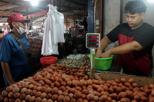 Harga Telur Melonjak Jelang Tahun Baru - Panji 2.jpg