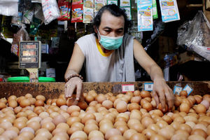 Harga Telur Melonjak Jelang Tahun Baru - Panji 1.jpg