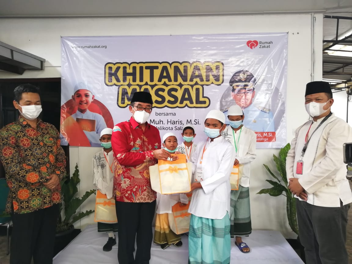 20 Anak Yatim Dan Dhuafa Ikuti Khitanan Massal Oleh Rumah Zakat ...