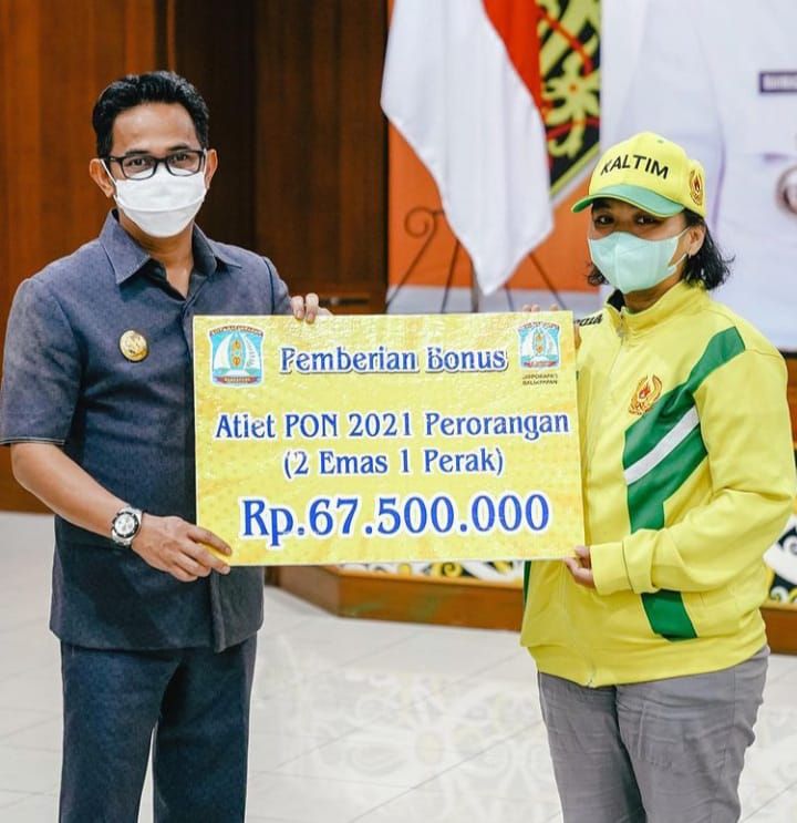 Pemerintah Kota Balikpapan bagikan bonus atlit PON dan Pelatih yang berhasil meraih medali