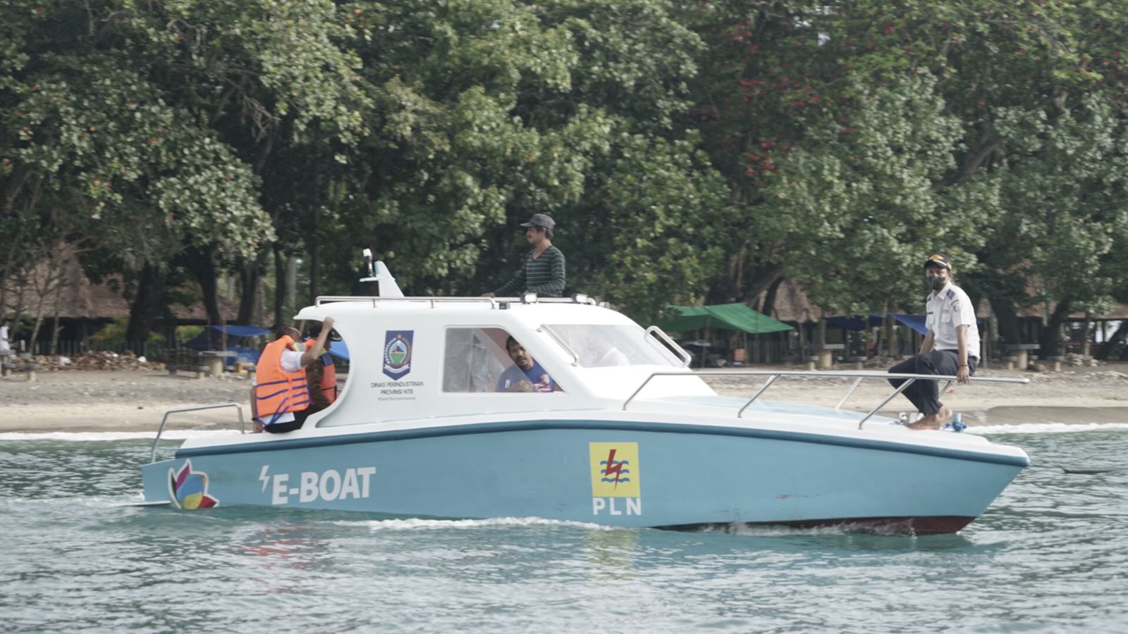 Sebagai Komitmen Terhadap Pengembangan Ekosistem Kendaraan Listrik, PLN Bantu IKM di NTB Ciptakan E-Boat