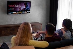 Isi Liburan Tahun Baru di Rumah dengan Nonton Lewat 5 Aplikasi Gratis dan Legal Ini!