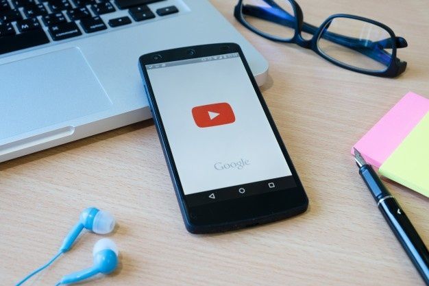 Cara Download Video YouTube Menggunakan Aplikasi Vidmate, Video Otomatis Langsung Masuk ke Ponsel (Freepik.com/Ijeab)