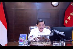 Luhut Binzar Panjaitan dalam acara press conference di Jakarta . Senin, 3 Januari 2022