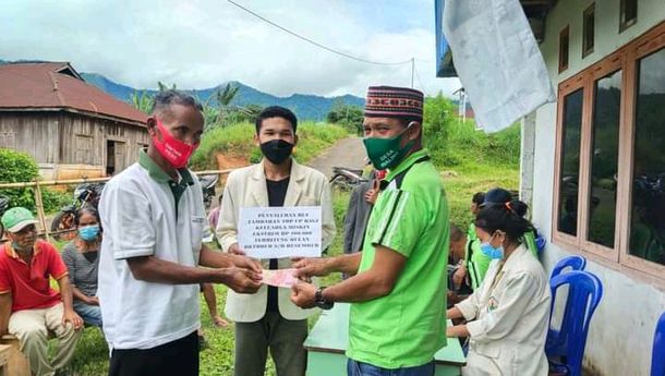 34 Warga di Desa Waling Matim Terima BLT, Begini Respon Mahasiswa KKN Unika Ruteng