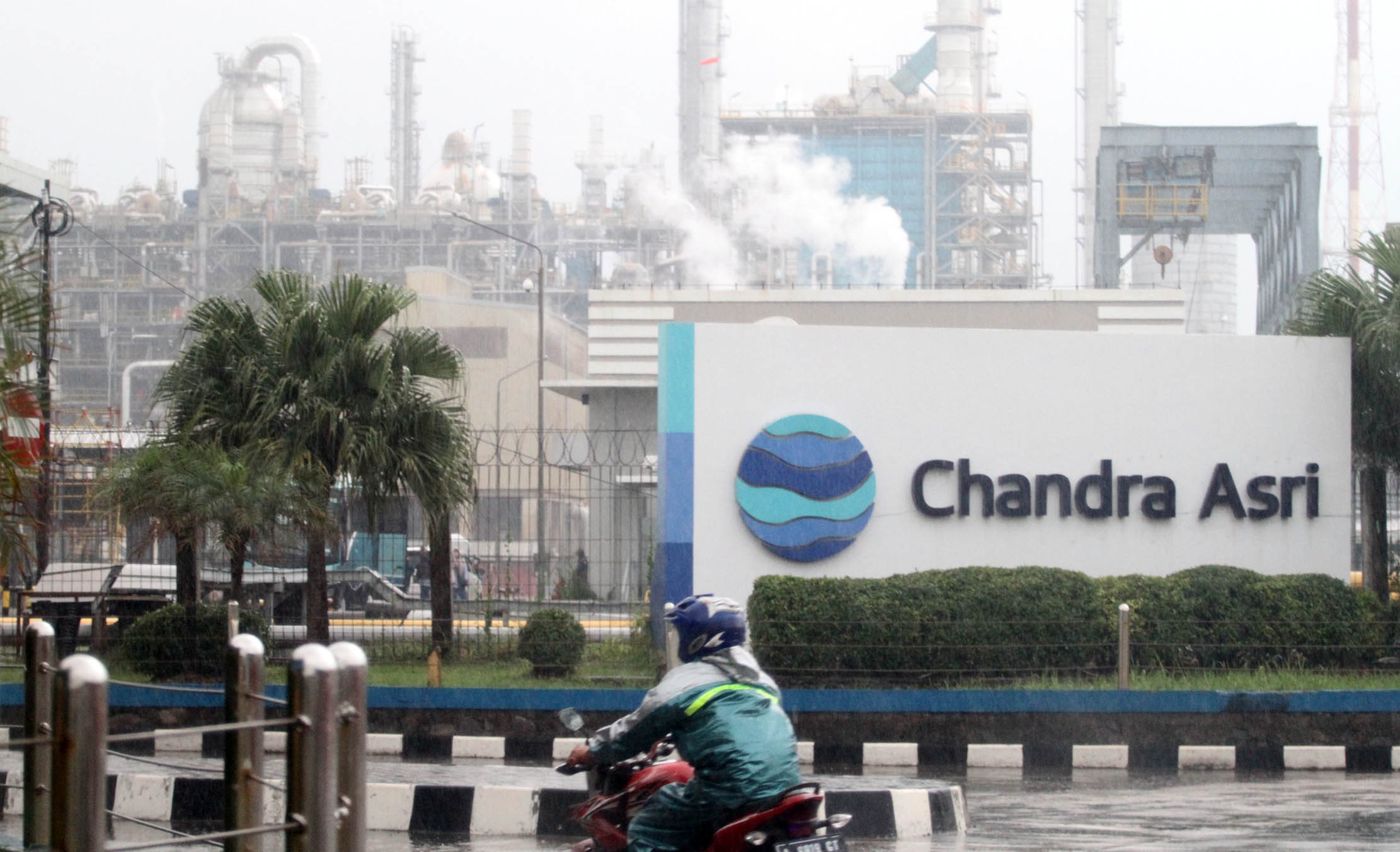 Salah satu pabrik PT Chandra Asri di kawasan Cilegon Banten. Foto : Panji Asmoro/TrenAsia
