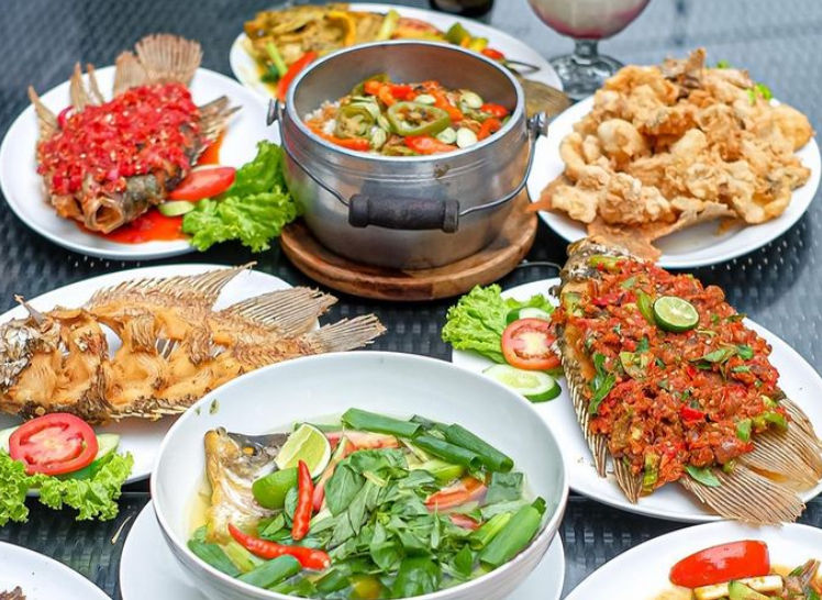 Beragam menu gurami di Lalawuh Sunda.