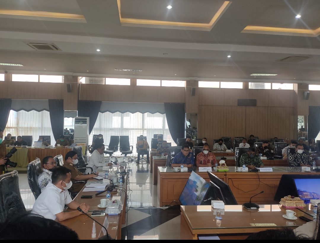 Suasana RDP antara PT AGM dan PT TCT di gedung DPRD Kalsel.
