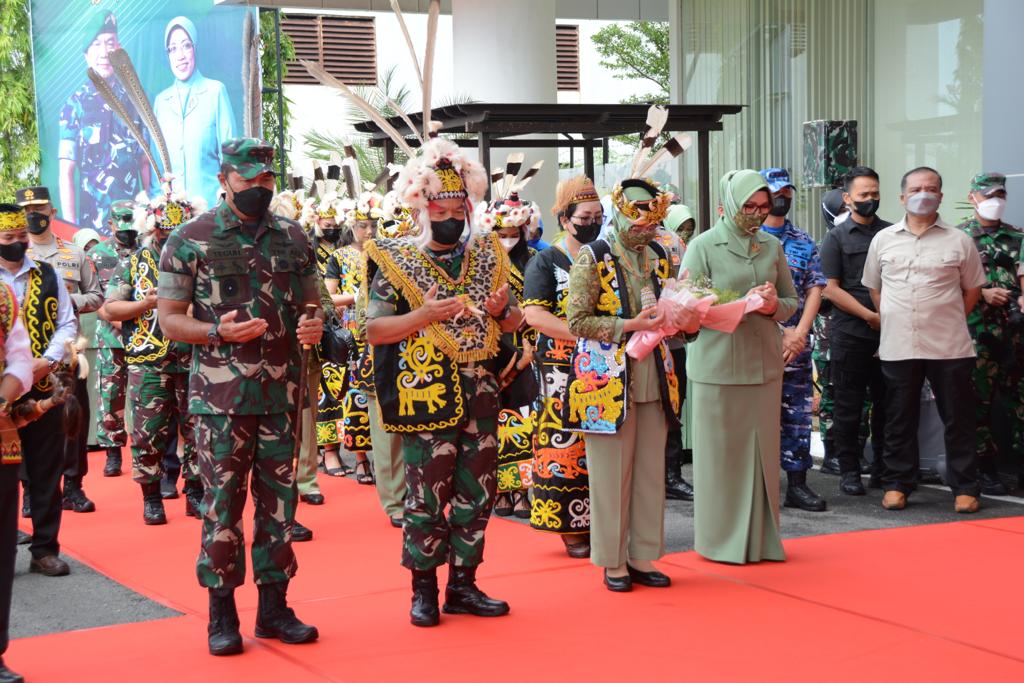 Kedatangan Kasad Disambut Tradisi Tepung Tawar