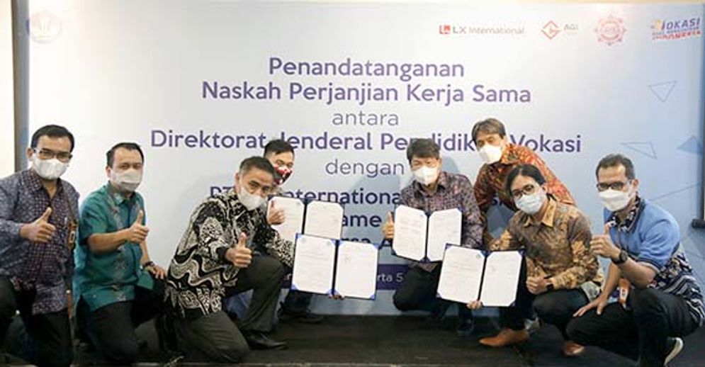 Direktorat Jenderal Pendidikan Vokasi melakukan penandatangan kerja sama dengan PT LX Internasional Indonesia, Asosiasi Game Indonesia (AGI), serta Cipta Karsa Adikarya (CAKRA), Rabu (5/1/2022). Kerja sama tersebut dilaksanakan guna mengembangkan Sumber Daya Manusia (SDM) yang unggul di bidang industri game.
