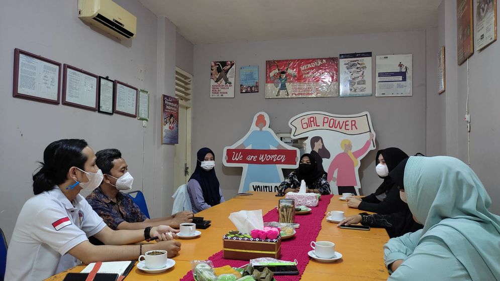 FKPPIB melakukan diskusi dengan Lembaga Advokasi Perempuan Damar Lampung di Sekretaris Damar, Bandarlampung, Jumat (7/1/2022).