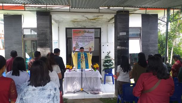 Keluarga Besar UPTD Puskesmas Timung Gelar Natal dan Tahun Baru Bersama