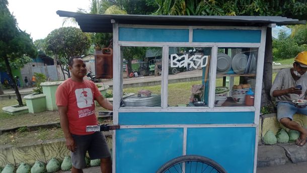 Agustinus Heret, Pedagang Bakso Keliling yang Tak Kenal Menyerah