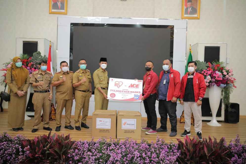  ACE hardware mendonasikan 15 ribu masker untuk warga Palembang