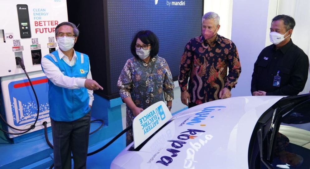 PT Bank Mandiri Tbk disebutkan baru saja meresmikan fasilitas SPBU Listrik atau Stasiun Pengisian Kendaraan Listrik Umum (SPKLU). 