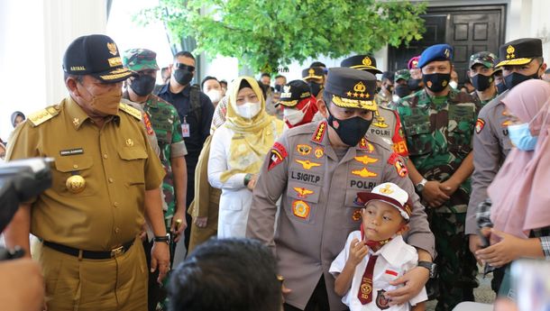 Kapolri Listyo Sigit Tinjau Vaksinasi Serentak di Lampung