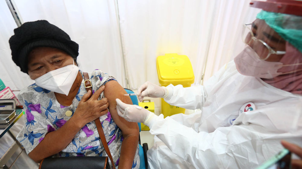 Penyuntikan Vaksin Booster Tangsel - Panji 6.jpg